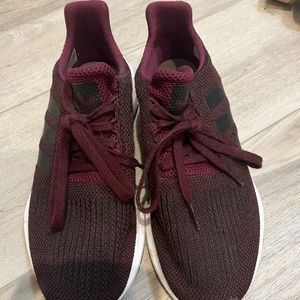 Adidas tennis shoes women’s size 7